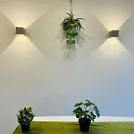 Stunning Two Bed Room Flat In Central London