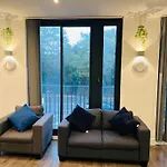 Stunning Two Bed Room Flat In Central London