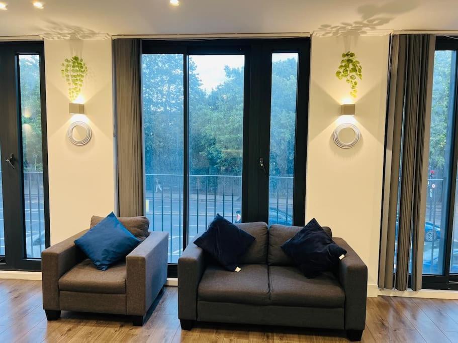 Stunning Two Bed Flat In