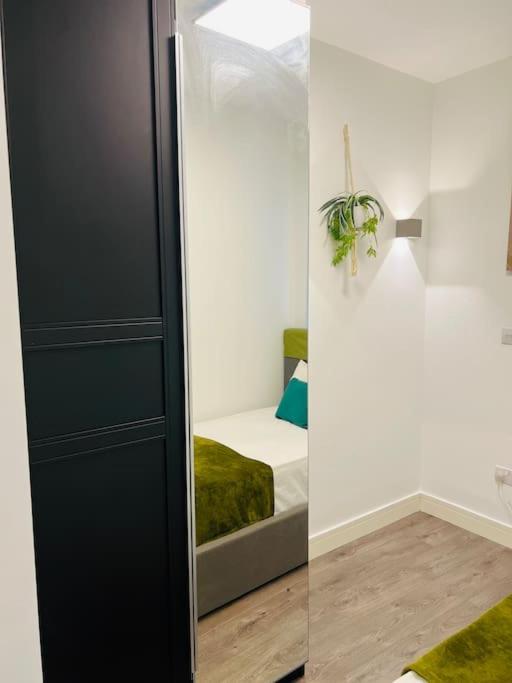 Apartment Stunning Two Bed Flat In