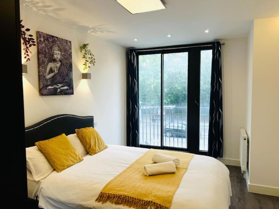 Stunning Two Bed Flat In London